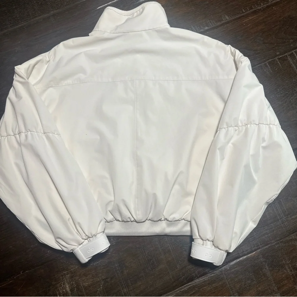 ALO Yoga Elevation Coverup 1/4 Zip Crop Fleece drawcord Hem Ivory No Tag Small? - Picture 7 of 11